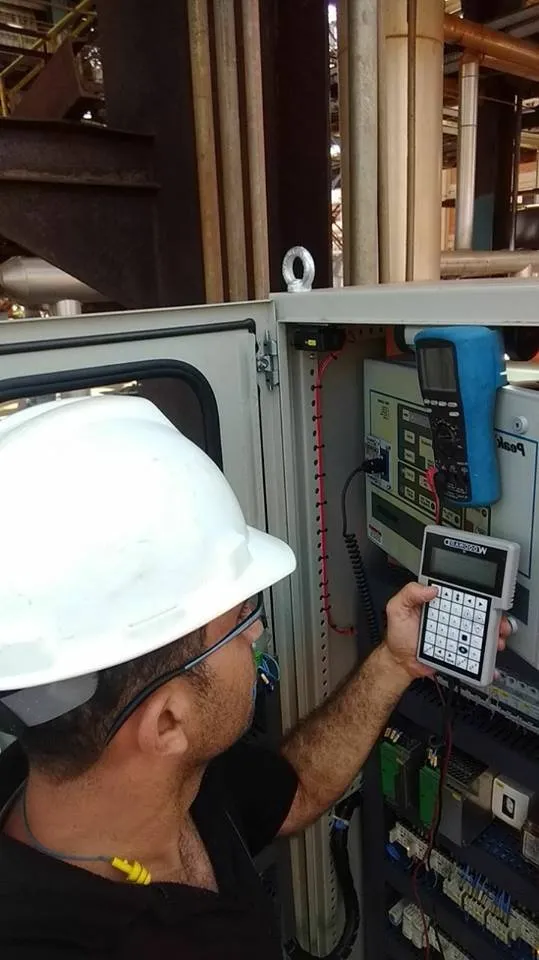 Programação e testes em painel de controle industrial
